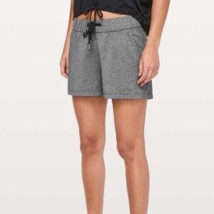 Lululemon On The Fly Short *2.5" Size 4